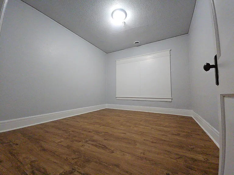 206 E Howard St #4 — Photo 4