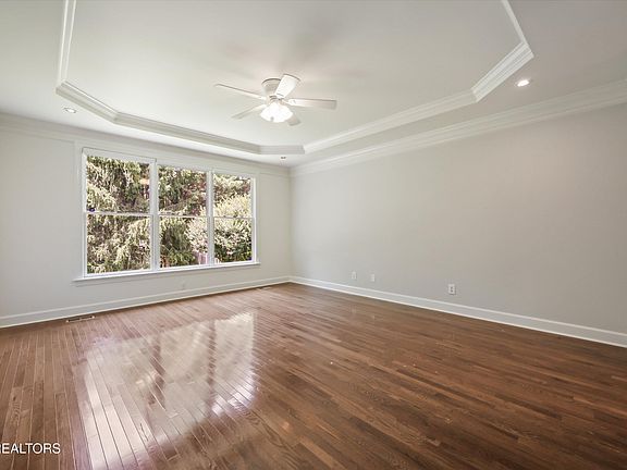 5th image of 231 Sandringham Ct