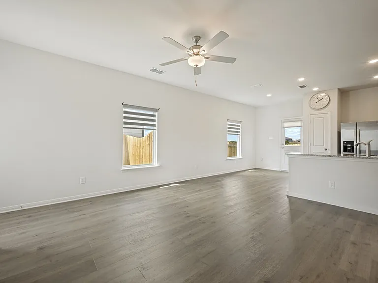 8213 White Wolf Trl — Photo 9