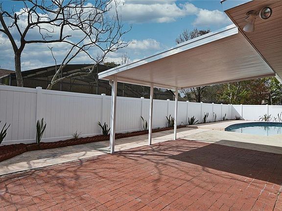 2nd image of 321 Shadow Oak Dr