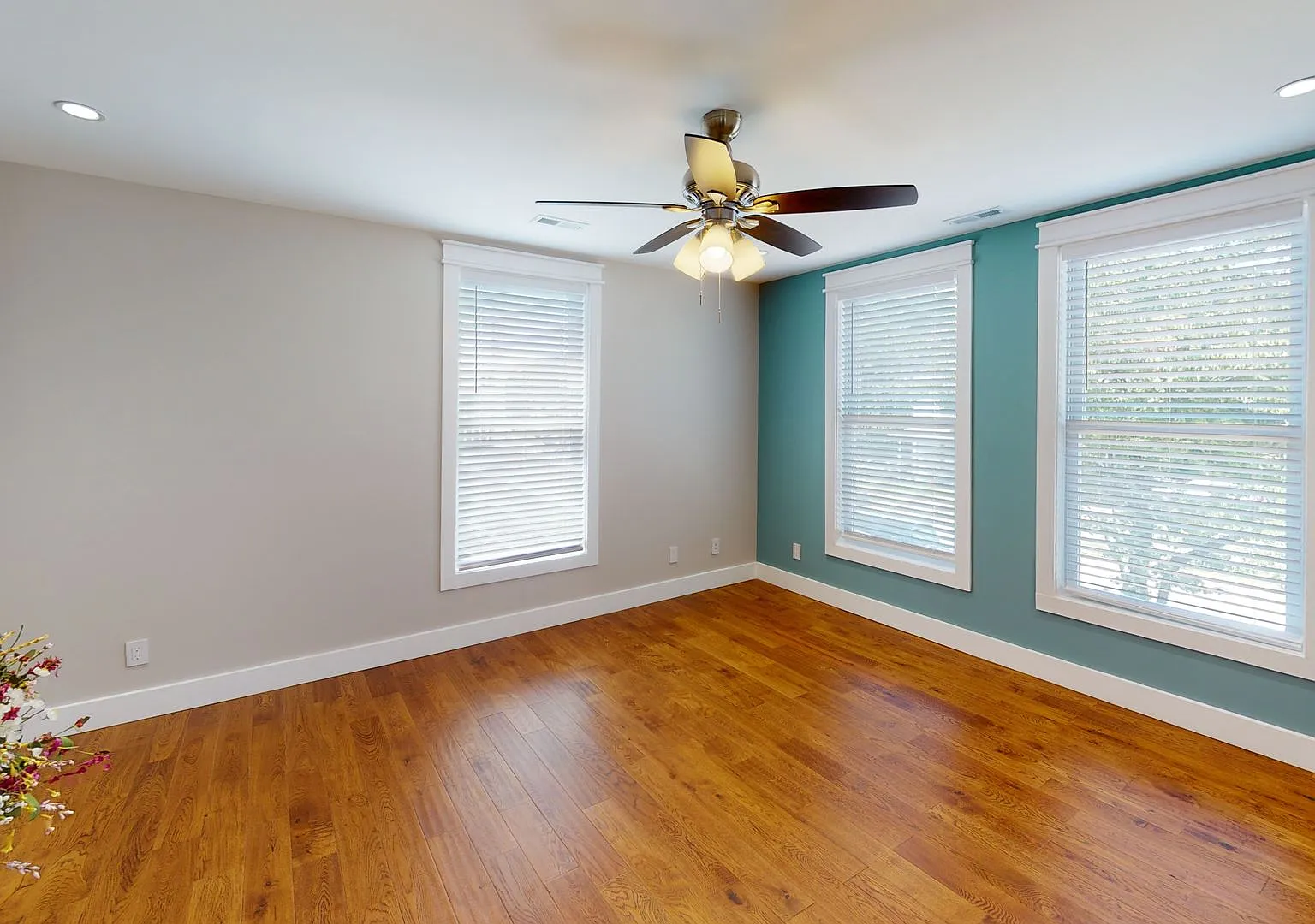 Waitlist for Aug2027Jul2028 Now Open! |7BR/4BA Fort Sanders Home | Walk to UTK | Knoxville Off-Ca... — Photo 4