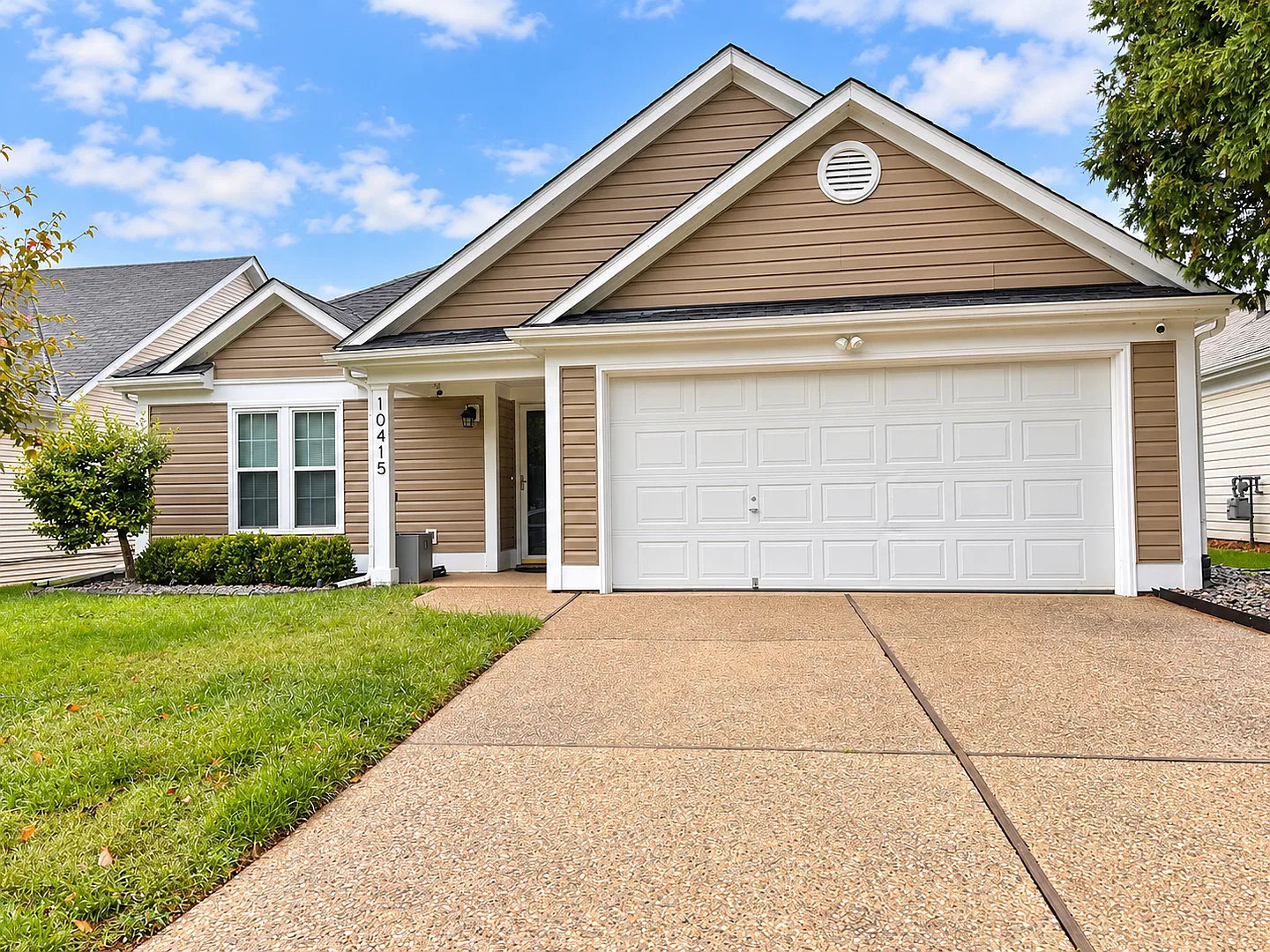 Charming 2-Bedroom Home with Attached Garage & Fenced Backyard in Louisville! — Photo 1