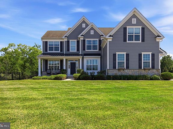 2nd image of 1 Bennett Ln