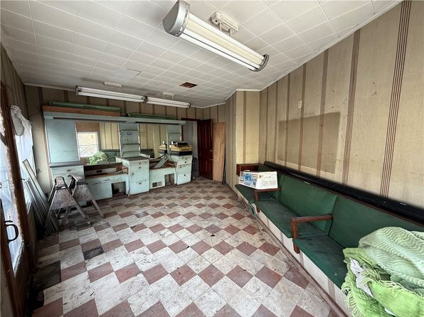 pittsburgh-pennsylvania-87992086 picture