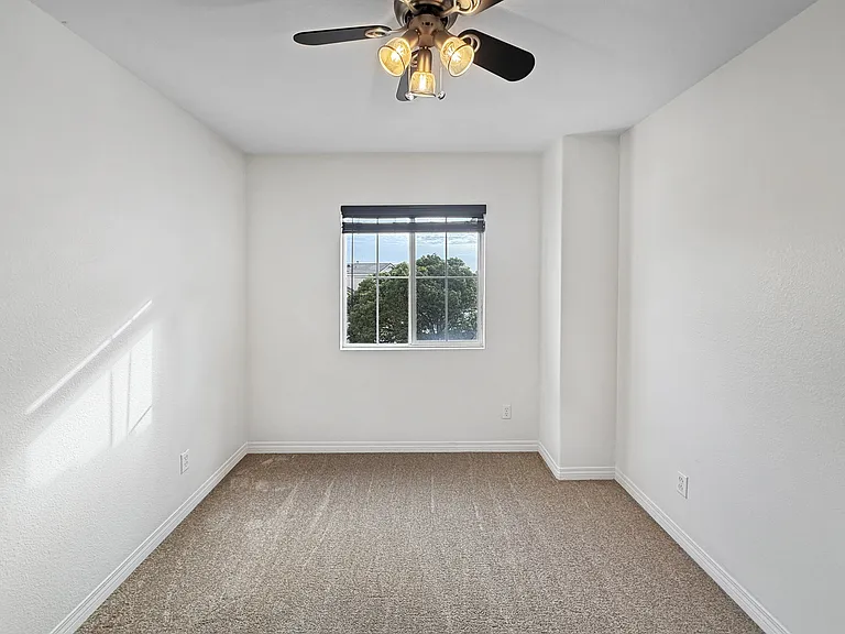 748 Kirkwall Dr — Photo 15
