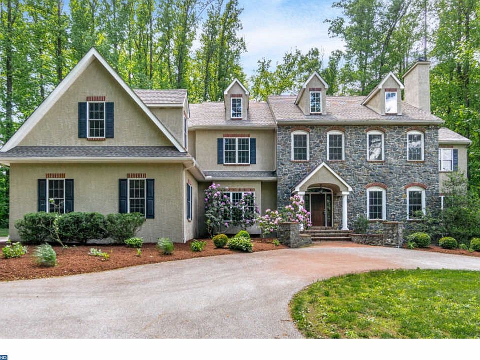 1st image of 114 Halle Dr