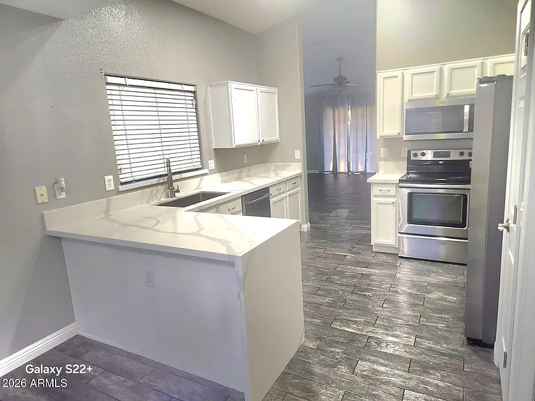 3101 W Louise Dr — Photo 5