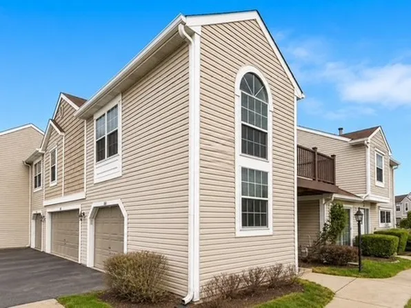 634 Le Parc Cir #634, Buffalo Grove, IL 60089