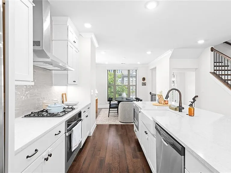 301 Marlowe Aly — Photo 14