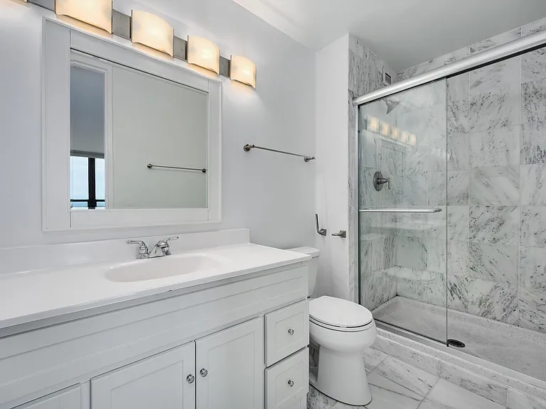 1030 N State St #40E — Photo 9