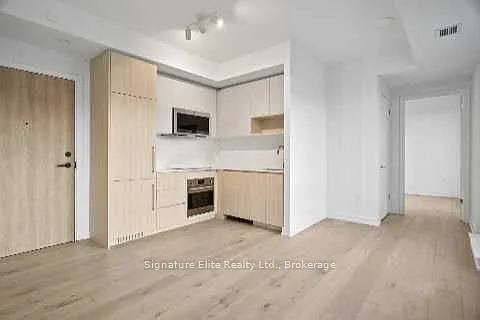 801 The Queensway #1014 — Photo 4