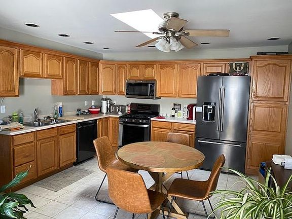 3rd image of 1834 Elderberry Ct