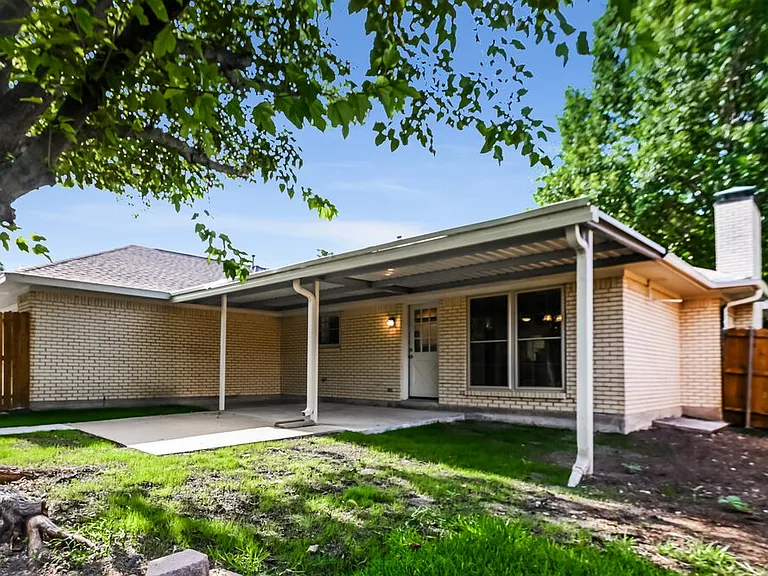 708 Village Green Dr — Photo 16