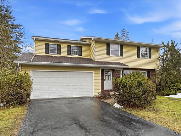 2nd image of 843 Robin Rd