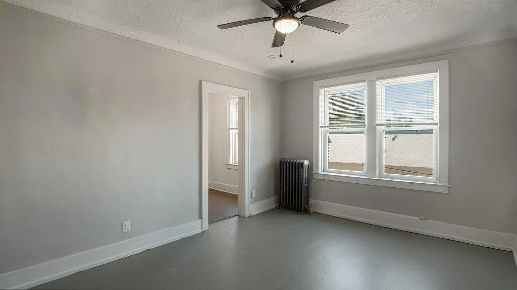 2 bed, 734 sqft, $1,095 — Photo 1