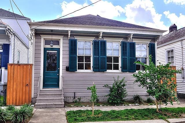 1st image of 407 Eleonore St