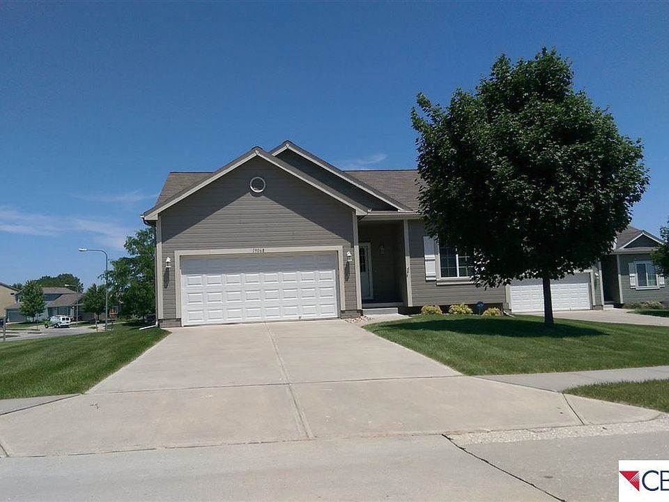 1st image of 19068 Drexel Cres