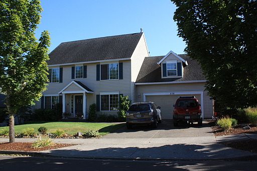 1st image of 576 NE Lenox St