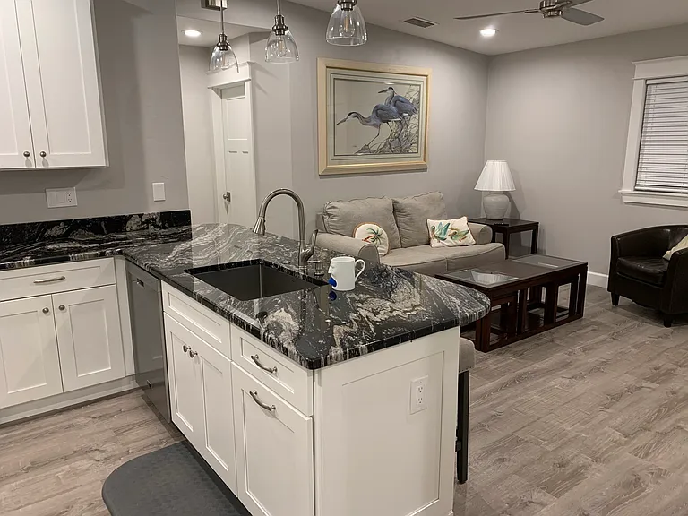 3403 Saxon Dr — Photo 7