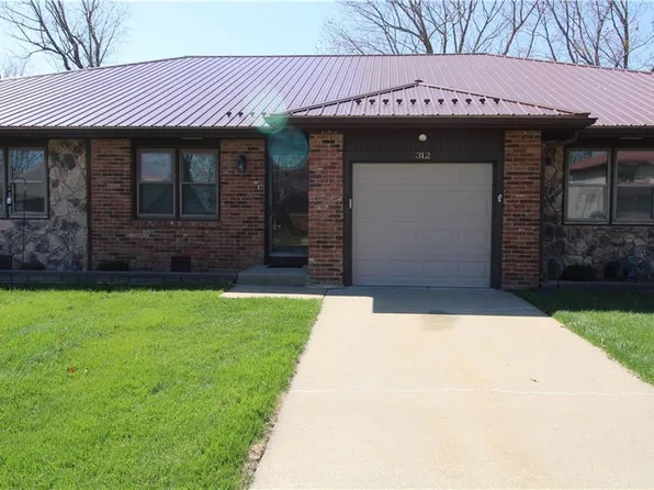 312 N Ryans Way, Saint Joseph, MO 64506