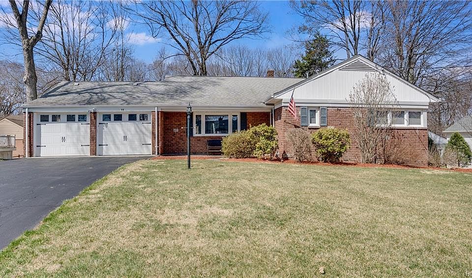 1st image of 11 Tamarack Dr