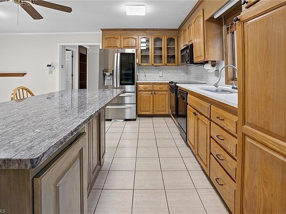 4th image of 884 Northwind Dr