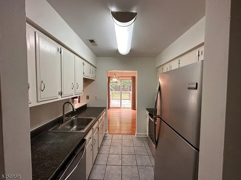 111 Almond Dr #111 — Photo 9