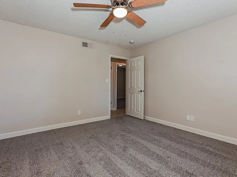 2915 E Dolphin Ave — Photo 10