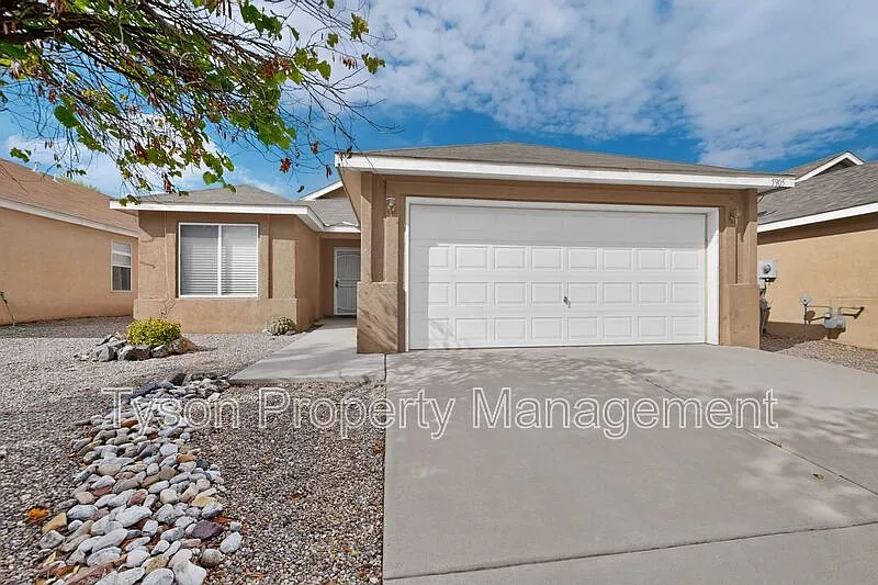 3 bed, 2.0 bath, 1604 sqft, $1,995 — Photo 1