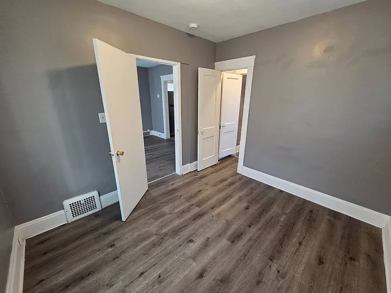 2762 E 120 St — Photo 23