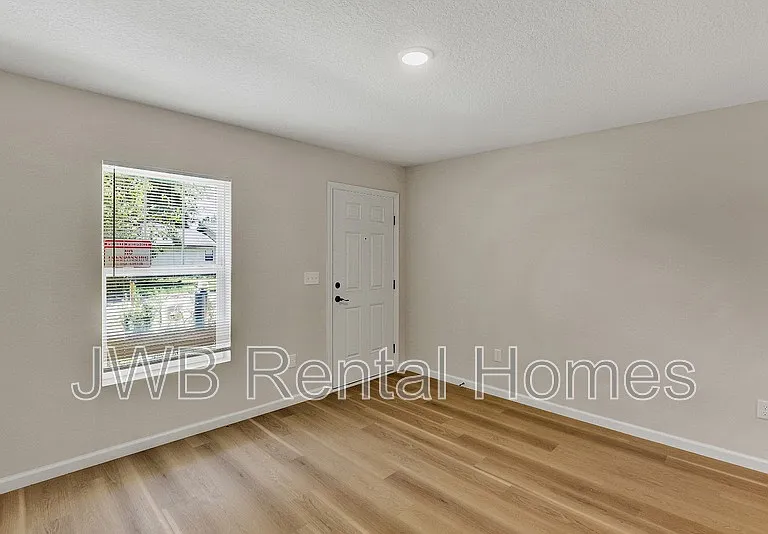 2047 Prospect St — Photo 6