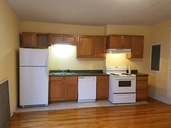 4th image of 222 Union St APT A