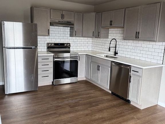 2nd image of 706-708 Bellflower Dr S