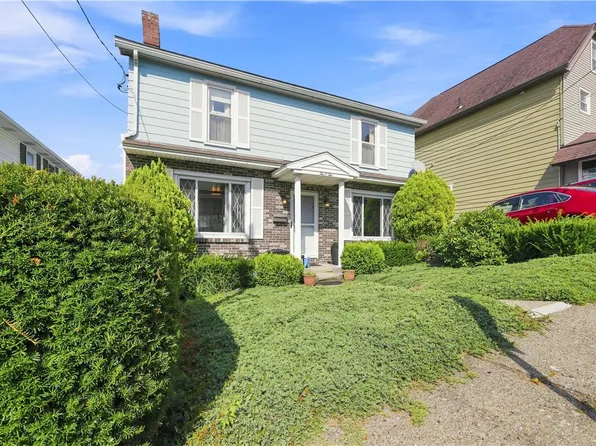 202 Lowell St, Vandergrift, PA 15690