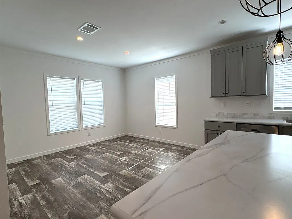 3 bed, 2.0 bath, 1356 sqft, $1,699 — Photo 4
