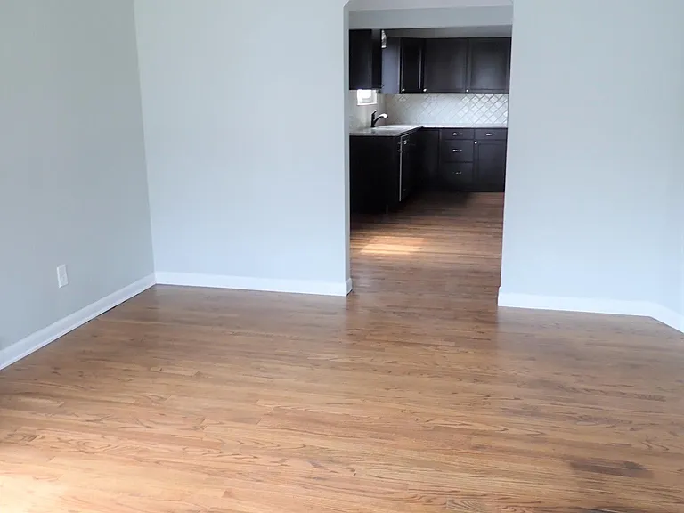 327 Kensington Ave — Photo 4