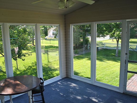 Three-seasons Porch