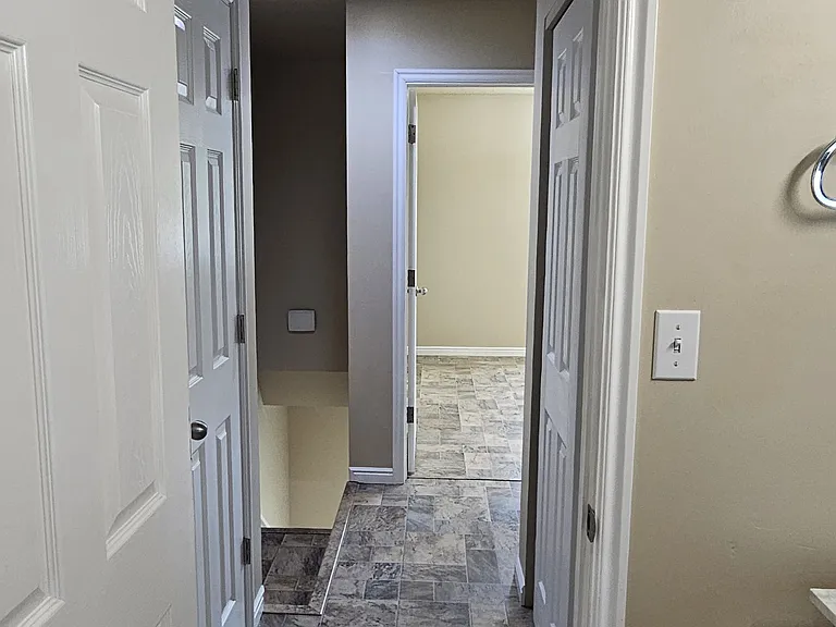 2318 E Claybourne Ave — Photo 35