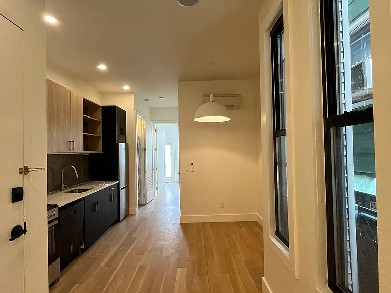 50 Grace St #1L — Photo 8