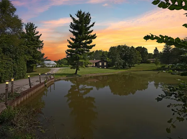 28985 N Garland Rd, Wauconda, IL 60084