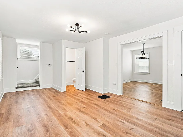 1112 Peters Ave — Photo 3
