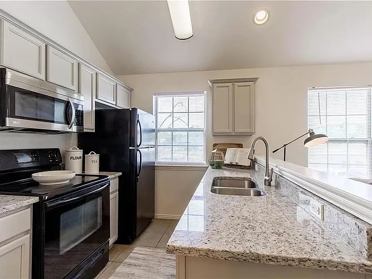 774 W Breeze Cv — Photo 13