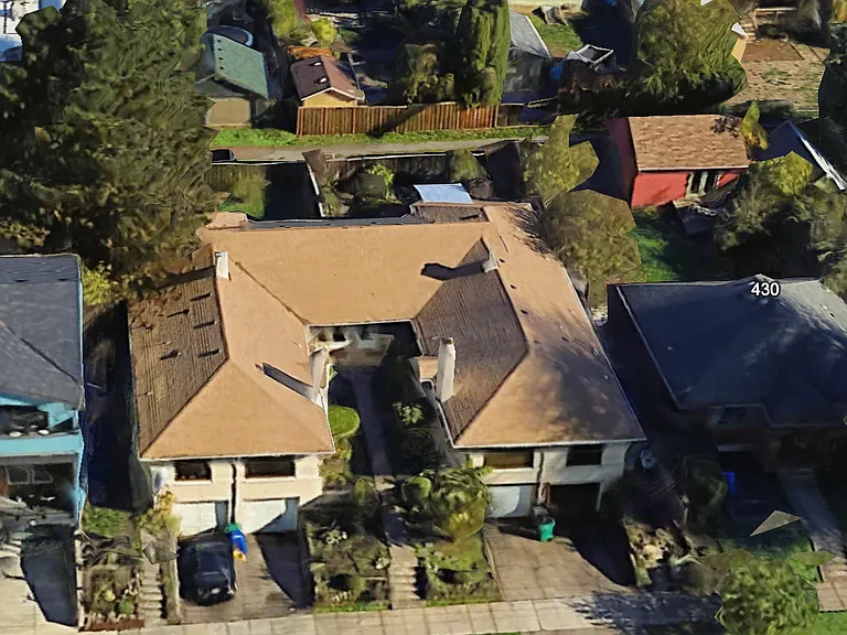 438 NE 66th Ave — Photo 2
