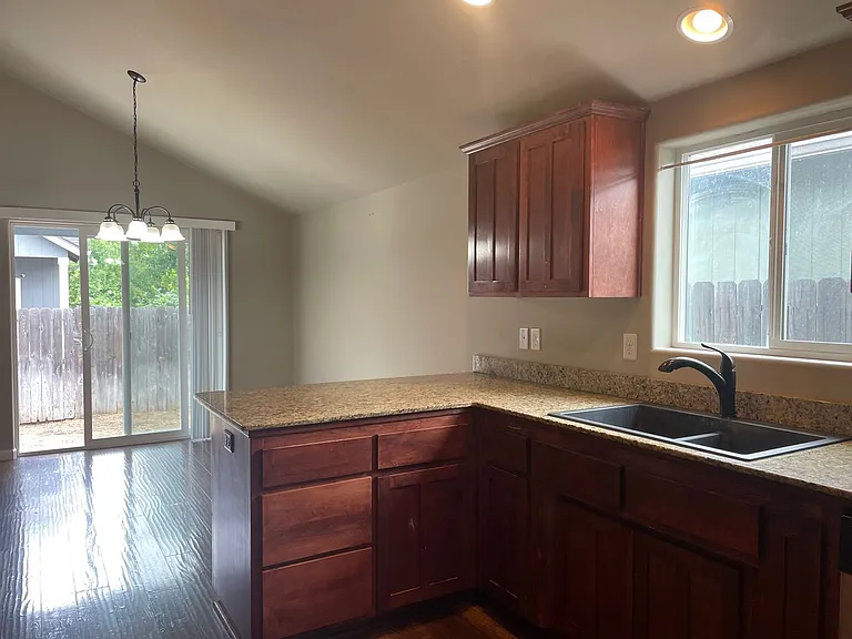 1100 Katie Mae Dr — Photo 7