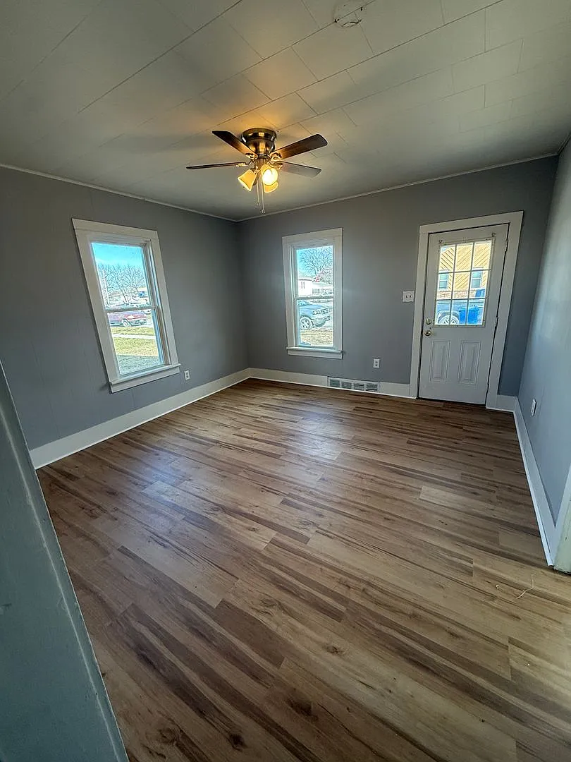 Lovely 2 bedroom now available! — Photo 2