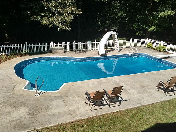 3rd image of 197 Riddle Rd