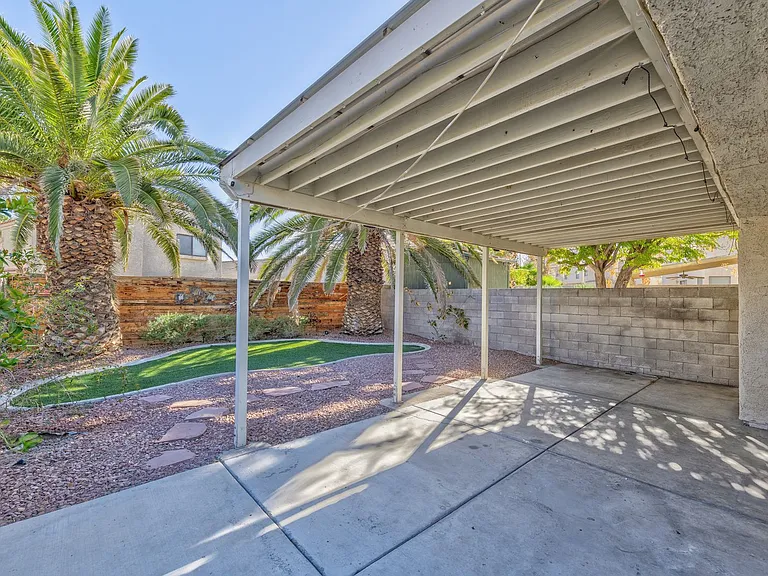 2078 Waverly Cir — Photo 17