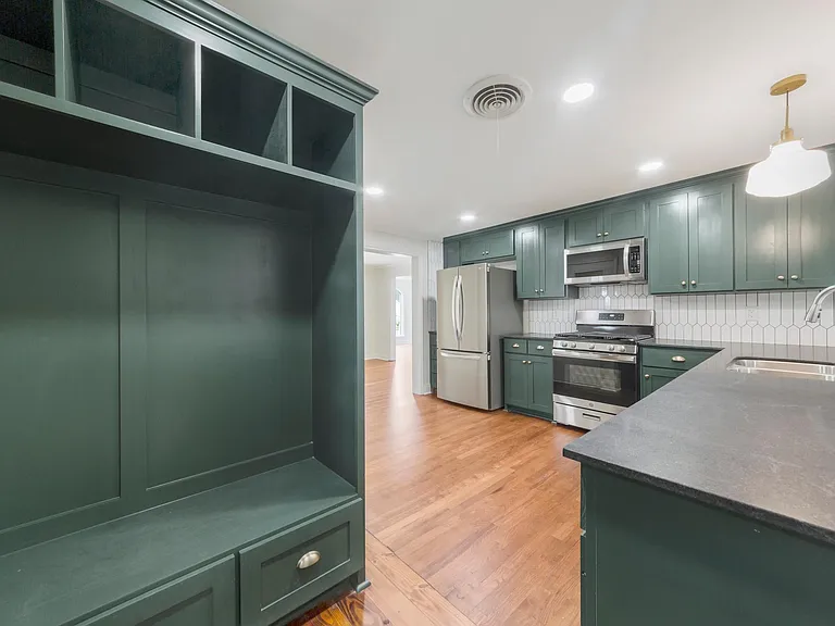 900 Oaklawn Ave — Photo 9