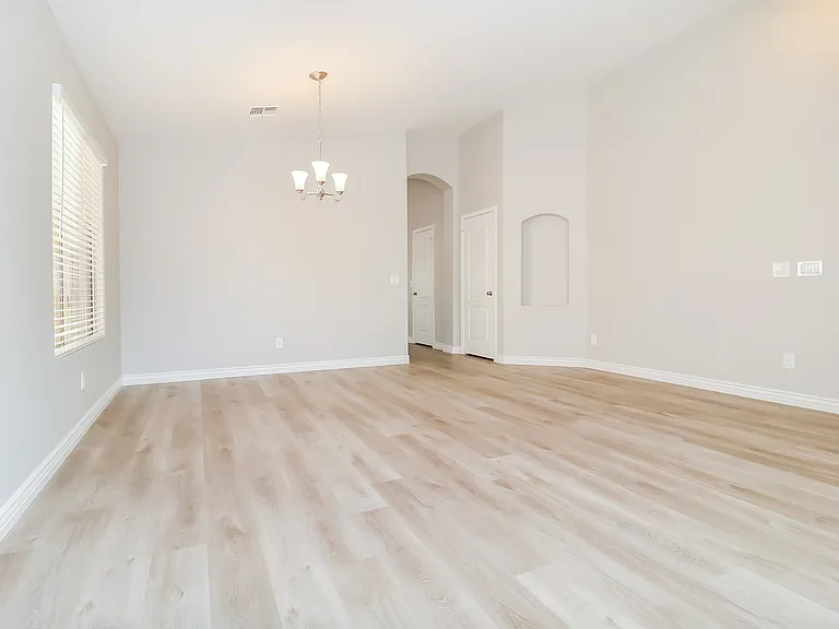 12424 W San Miguel Ave — Photo 5