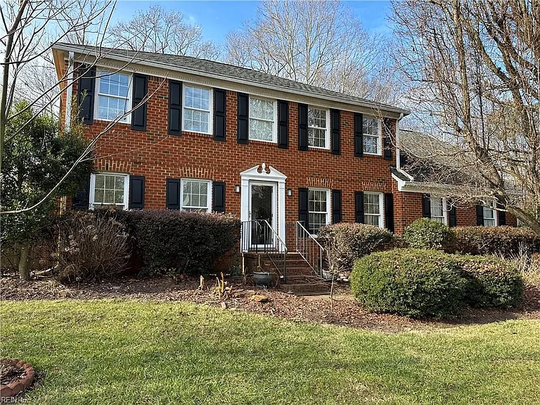 1704 Eagle Hill Dr — Photo 1